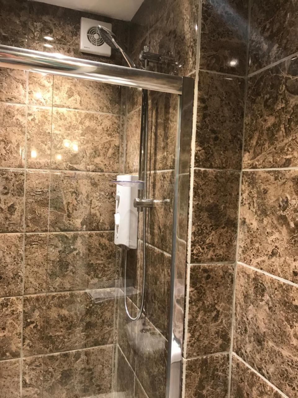 Central City Pad One Bedroom Plus Double Sofabed باث المظهر الخارجي الصورة